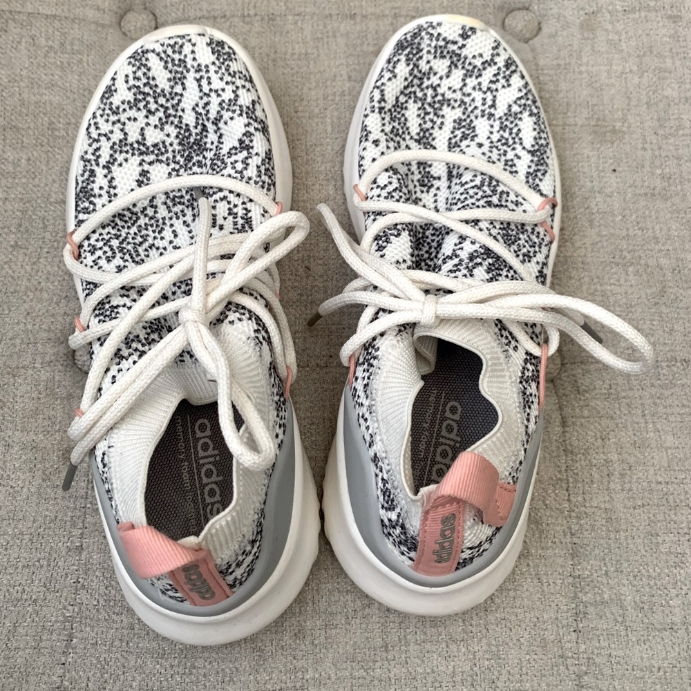 Adidas slide on sneakers size 6 ✨